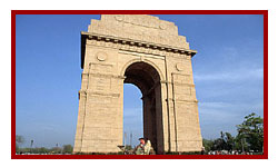 india gate picturesque view during delhi holidays